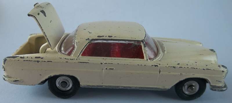Corgi Toys #230 Mercedes Benz 220 SE Coupe Made in England 1960s Vintage