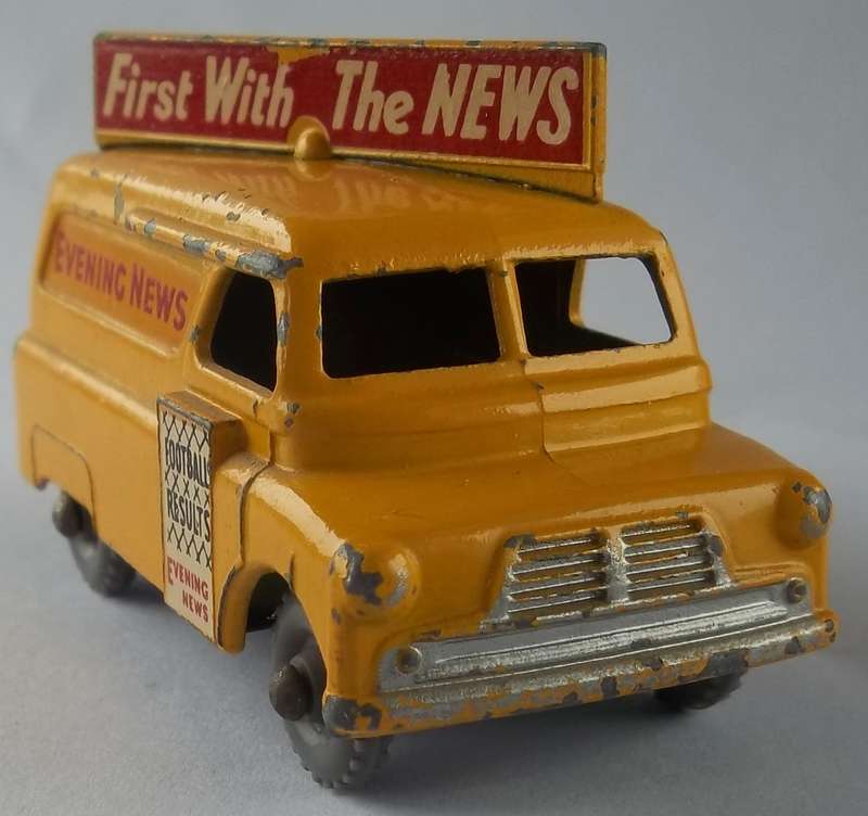 MATCHBOX Lesney 1-75 Series Regular Wheels #42 Evening News van (Bedford) Made in England 1962 Car