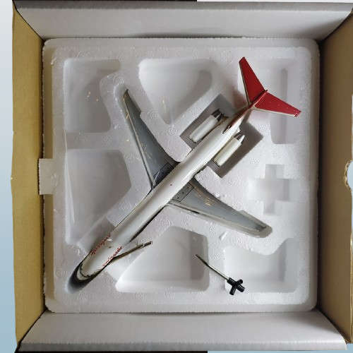 1:200 Scale, McDonnell Douglas MD-81 (DC-9-81) Swissair, Diecast Display Model Aircraft
