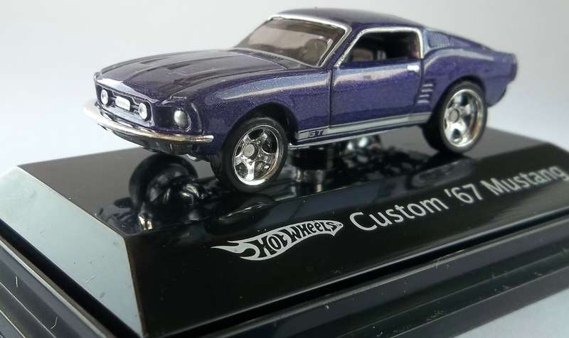 Hot Wheels Custom 67 Ford Mustang HARD ACRYLIC CASE HOTWHEELS Similar scale to Matchbox Miniature
