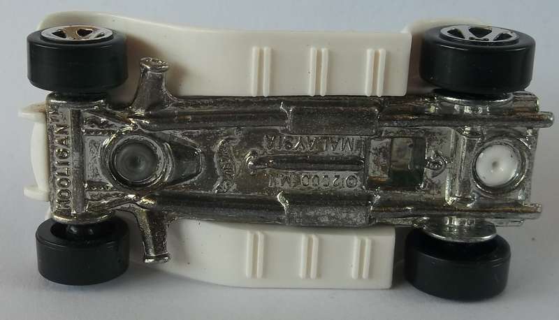 Hot Wheels Hooligan made in 2000 Matchbox scale Model Car HOTWHEELS