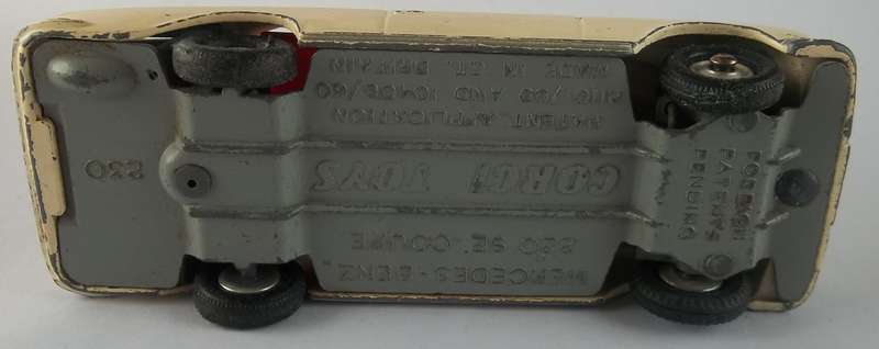 Corgi Toys #230 Mercedes Benz 220 SE Coupe Made in England 1960s Vintage