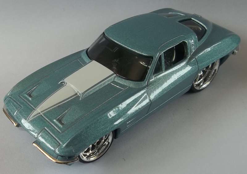 Hot Wheels 1/43 LARGER Scale 1963 Vhevrolet Corvette RUBBER TYRES Detailed Engine Hotwheels MATCHBOX