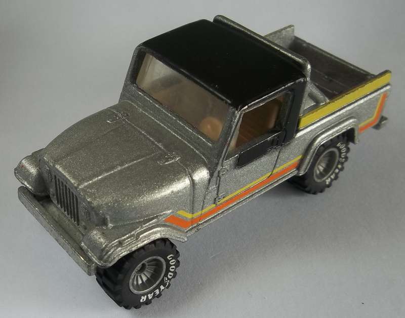 Hot Wheels Real Riders Jeep Scrambler Vintage Real Tyres Similar to Matchbox GREY RIMS HOTWHEELS '82