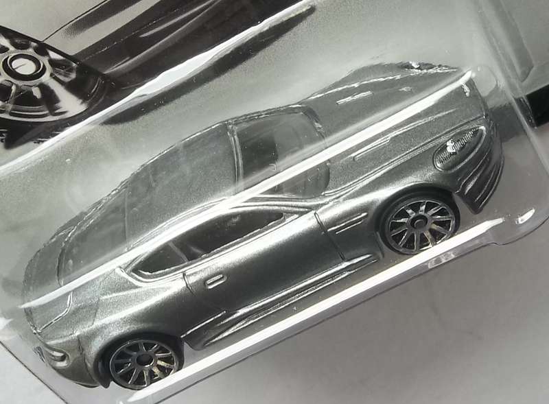 HOT WHEELS JAMES BOND 007 SERIES Aston Martin DBS HOTWHEELS similar Scale to Matchbox 2014