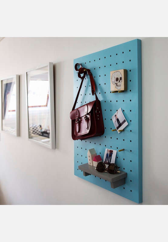 R499 B&K Design Large Wooden Peg Board Blue/Teal *NEW*