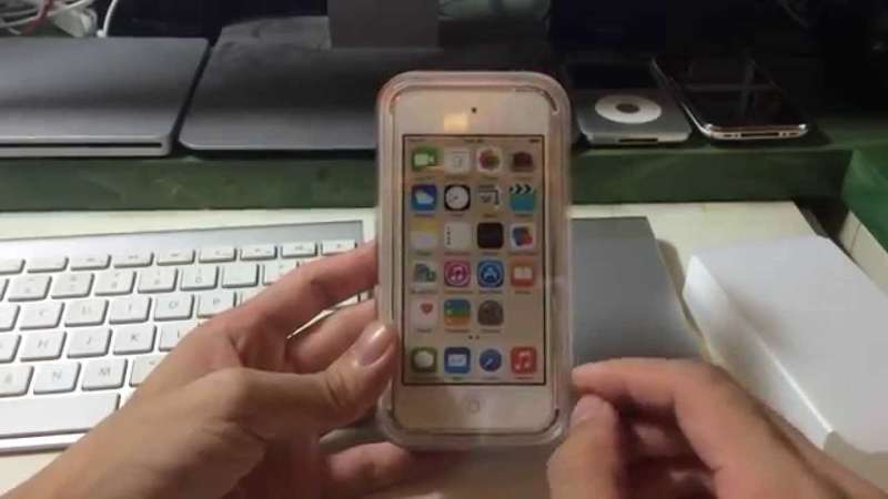 iPod Touch Silver/White 64GB sealed - Brand New