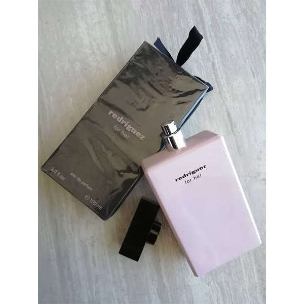 Fragrance World Redriguez For Her Black 100 ml Eau De Parfum Sweet scent