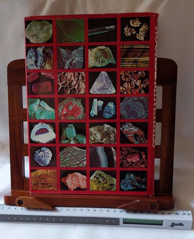 The Collector's Encyclopedia of Rocks & Minerals - A F L Deeson