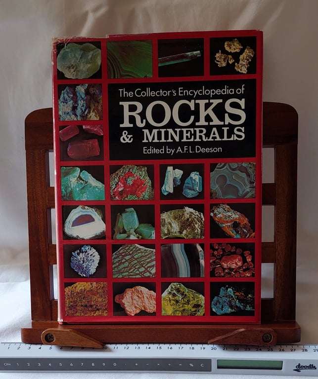 The Collector's Encyclopedia of Rocks & Minerals - A F L Deeson