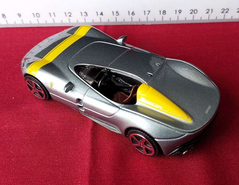 Bburago 1:43 Ferrari Monza SP1 - Die Cast Scale Model