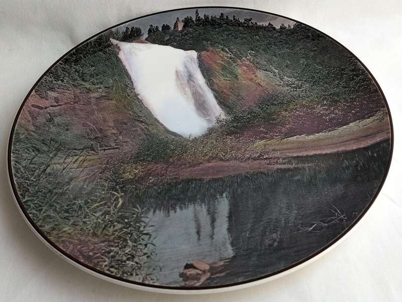 Royal Doulton wall plate - Montmorency Falls near Quebec City -D 6472