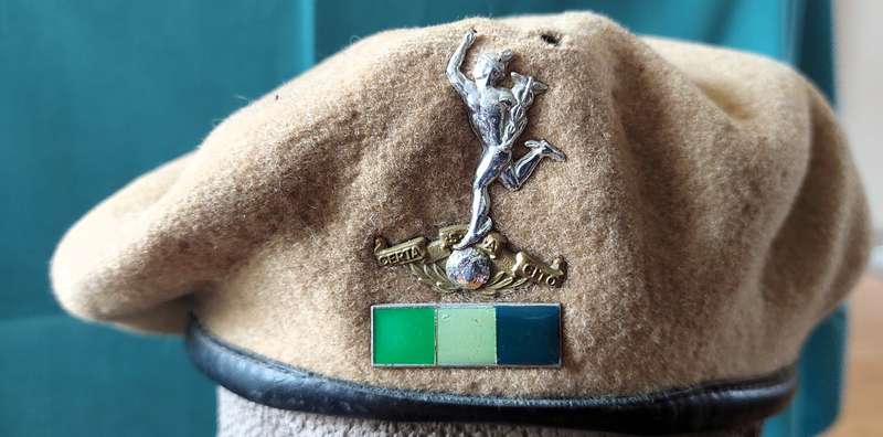 SADF Signals Corp Beret with badge & bar