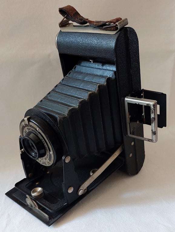 Rare vintage folding ''Brownie'' SIX-20 camera (First model) - Roll Film - Made by Kodak Ltd in G...