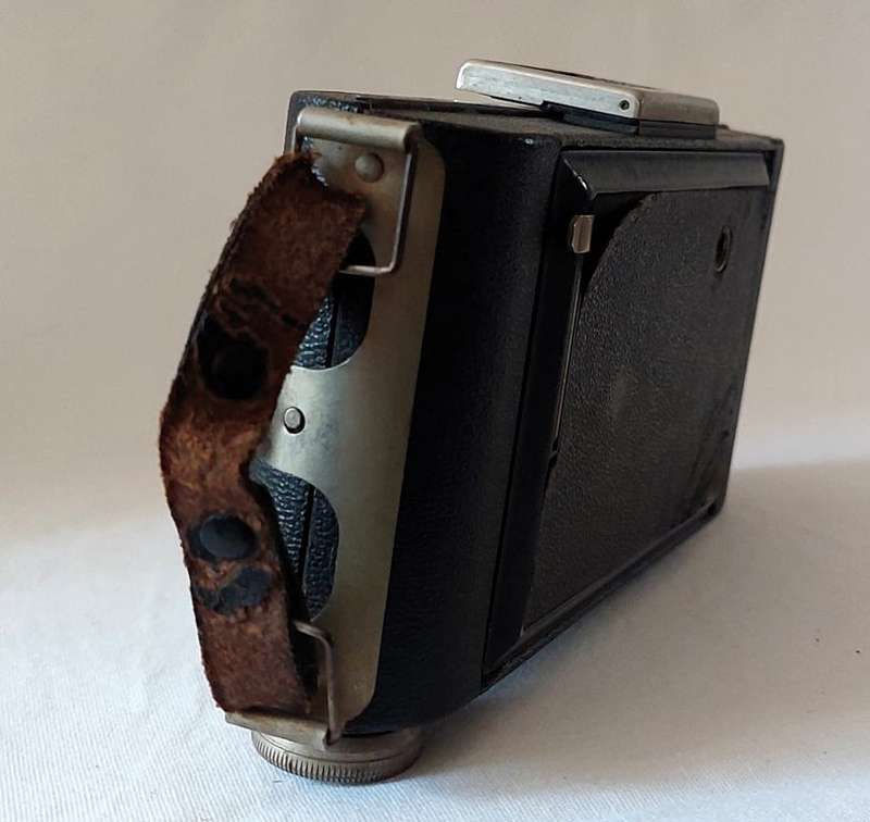 Rare vintage folding ''Brownie'' SIX-20 camera (First model) - Roll Film - Made by Kodak Ltd in G...
