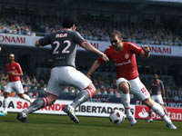 Working the ball against a defender in Pro Evolution Soccer 2012