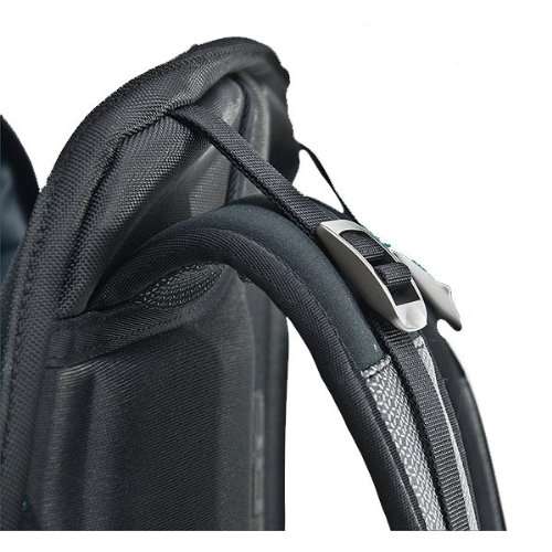Alienware Vindicator Backpack 18-Inch (AWVBP18)