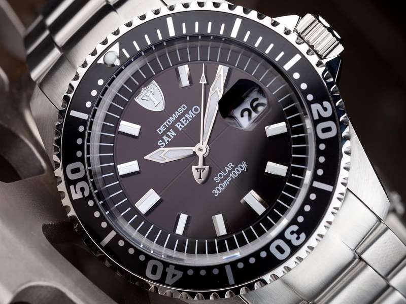 DETOMASO® Men's SAN REMO Solar Powered 300M Watch W. BOX, PAPERS, FULLY LOADED!!
