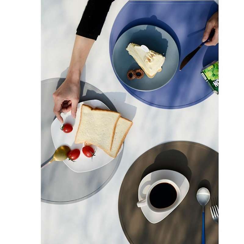 Round Insulated Baking Placemat Student Western Placemat Brown