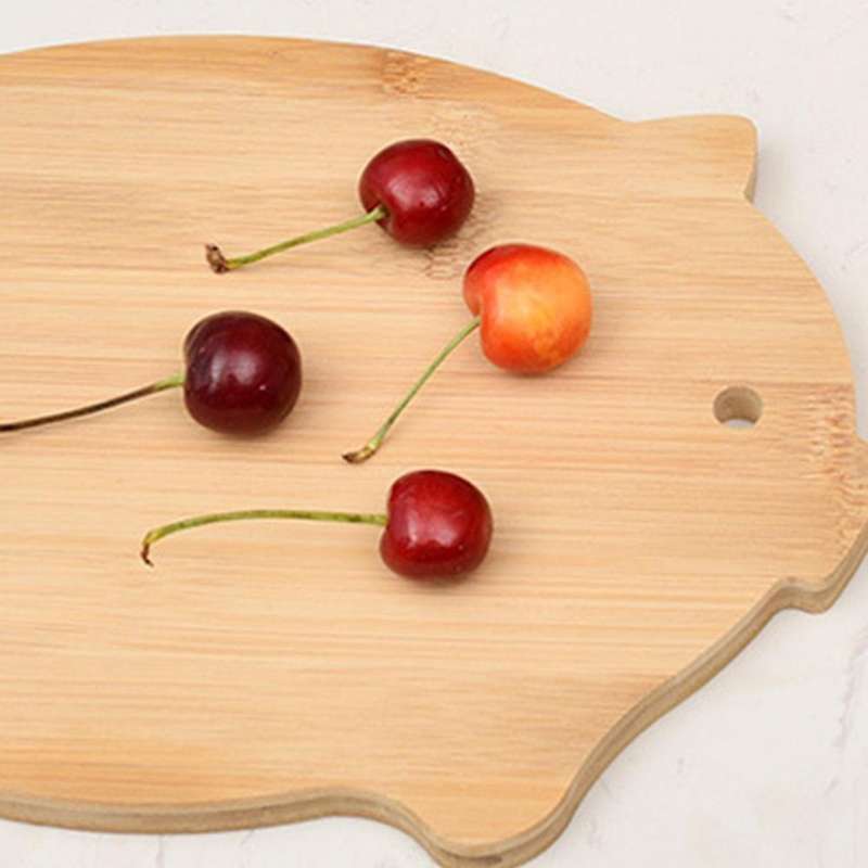 Animal Shape Household Mildewproof Solid Wood Cutting Board(pig)