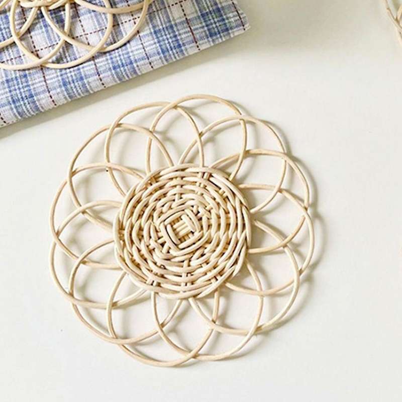 2pcs Flower Shape Rattan Woven Coaster Home Cafe Bar Accessories