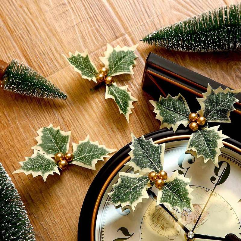 30 Pieces Artificial Holly Berry with Green Leaves for Wedding Party