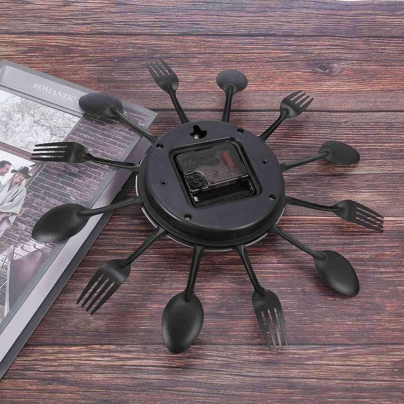 Noiseless Stainless Steel Knife and Fork Spoon Wall Clock Decor
