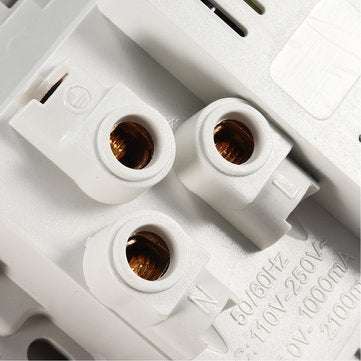 Universal 2100mA 5V 2 USB Wall Socket AC 110-250V Home Wall Charger