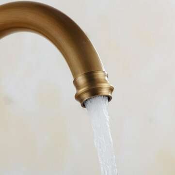 Retro Antique Brass Kitchen Sink Faucet Single Handle Rotation Spout Deck Cold and Hot Water Mixer T