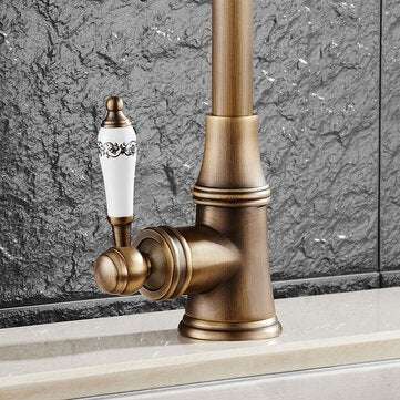 Retro Antique Brass Kitchen Sink Faucet Single Handle Rotation Spout Deck Cold and Hot Water Mixer T