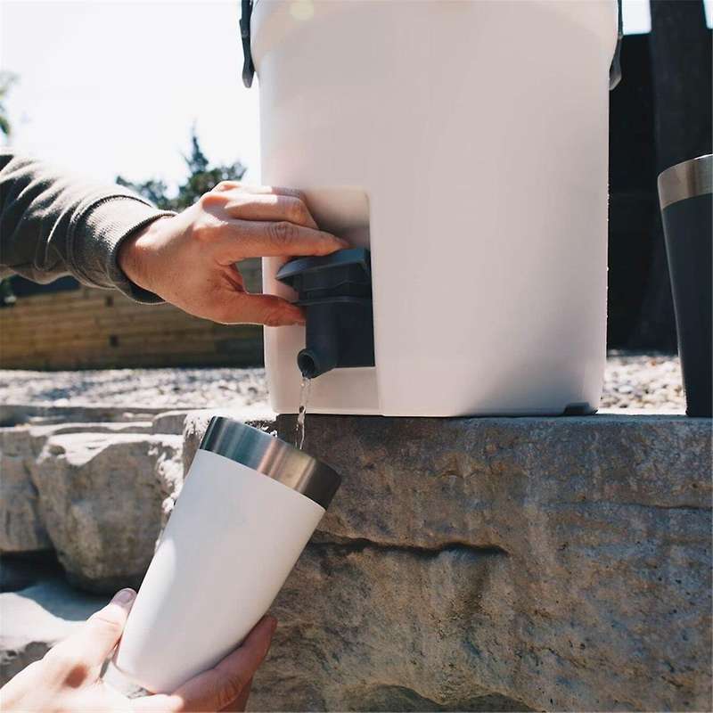 2 Gallon Fast Flow Water Jug, Ice Water Dispenser, Insulated Beverage Cooler with Easy Pour Spigot a