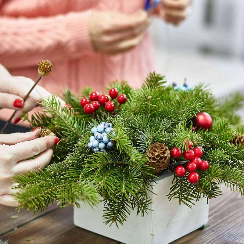 200 Pcs Holly Berries Artificial Berries for Christmas Wreath Decorations Wreath Making Supplies Par