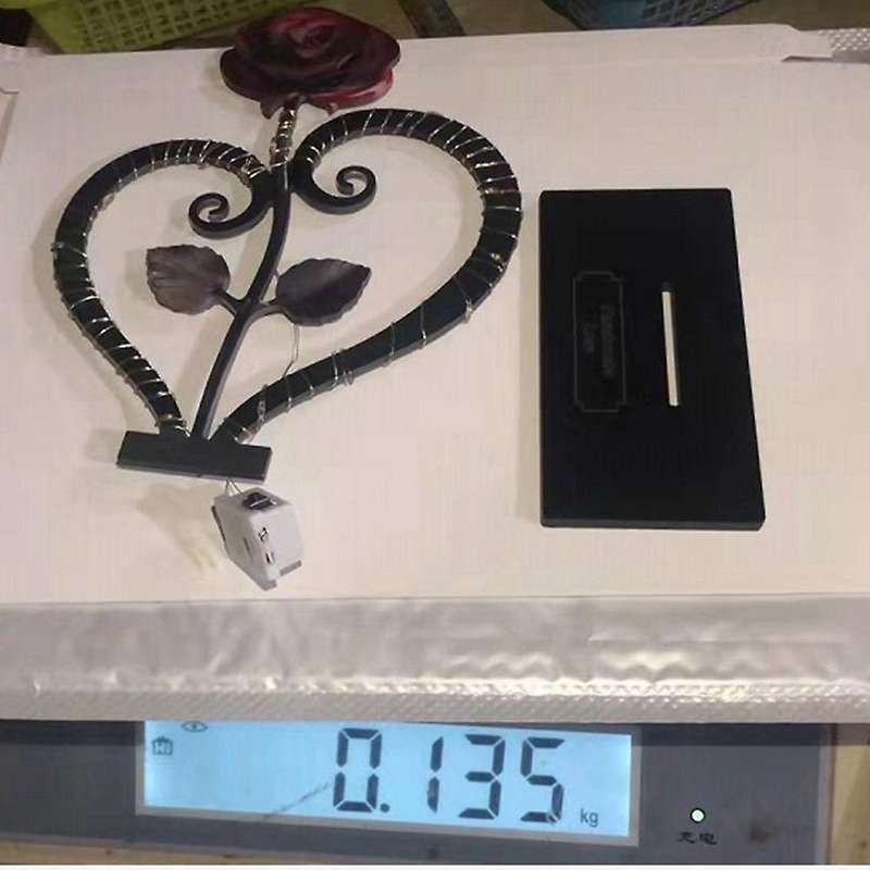 Metal Rose Heart-shaped Stand with Lights Valentine's Day Gift (a)