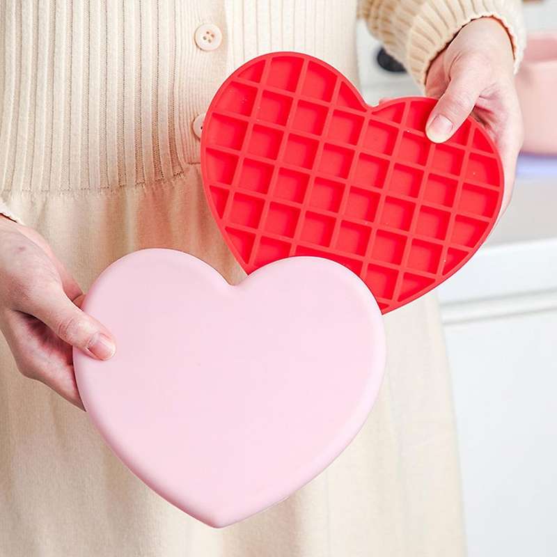 2pcs Heart-shaped Anti-scalding Silicone Pot Pad Coaster (blue)