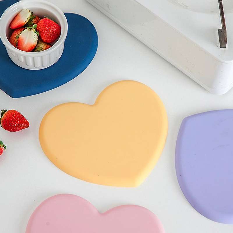 2pcs Heart-shaped Anti-scalding Silicone Pot Pad Coaster (blue)
