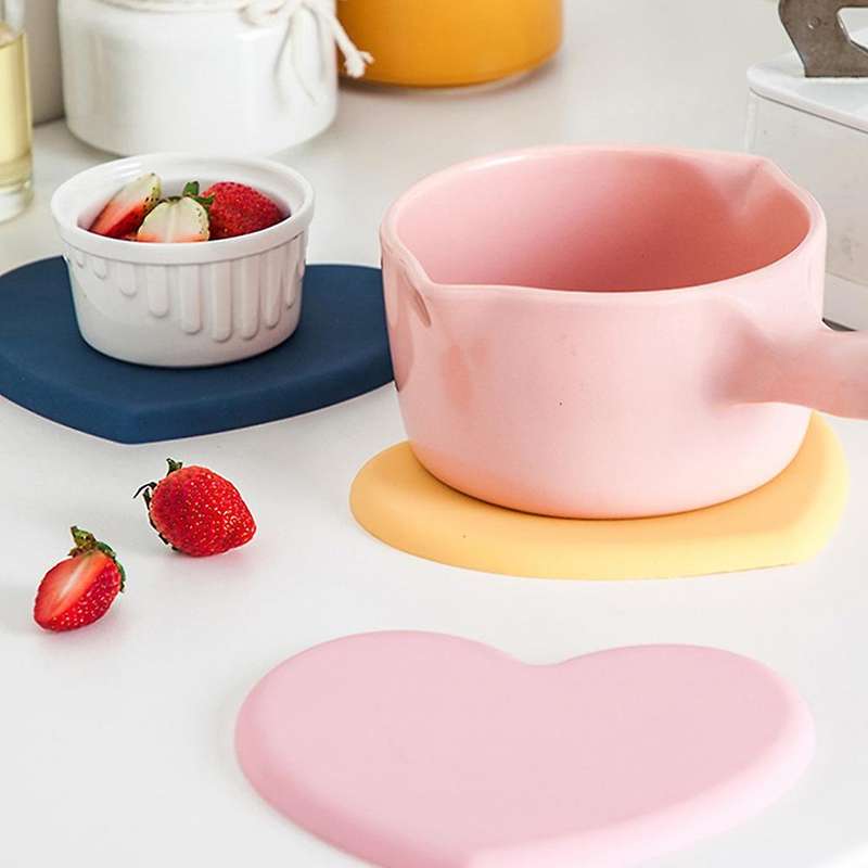 2pcs Heart-shaped Anti-scalding Silicone Pot Pad Coaster (blue)
