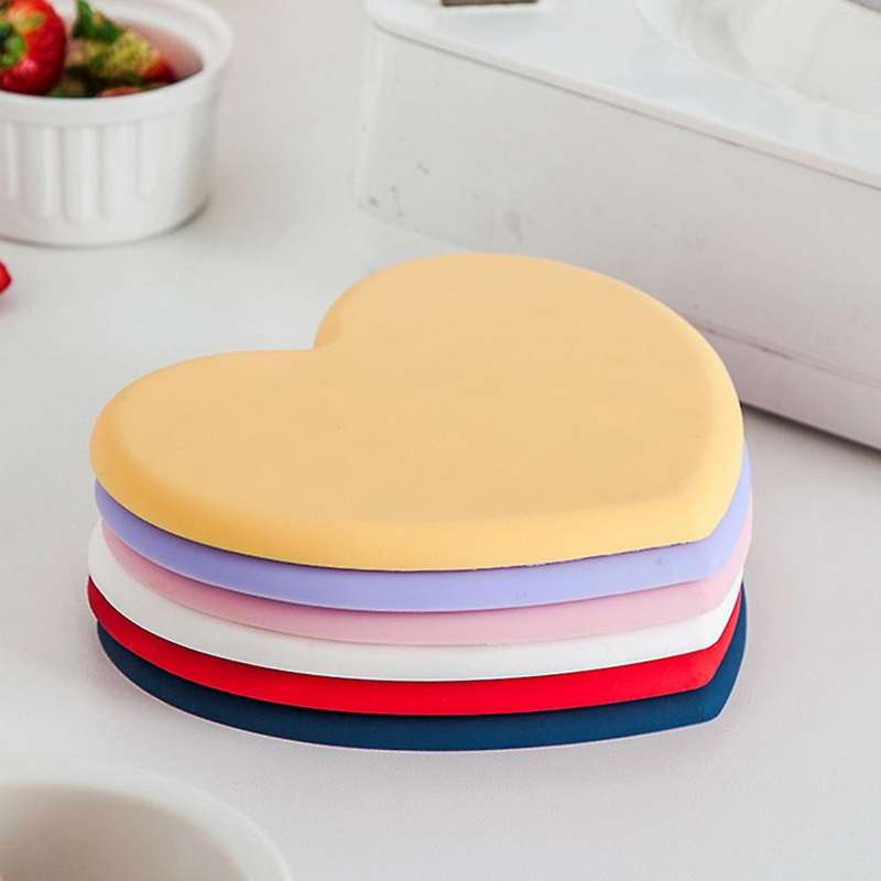 2pcs Heart-shaped Anti-scalding Silicone Pot Pad Coaster (blue)