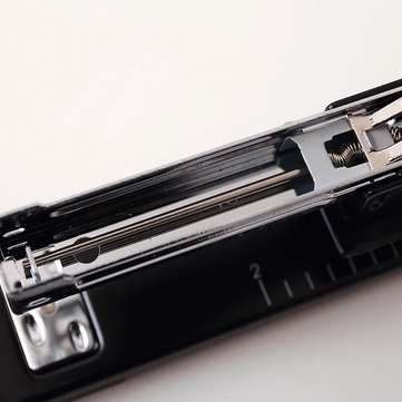 Deli 0334 Long Reach Stapler A3 Sewing Machine Stapler 25 Sheet Capacity Long Arm Standard Staplers