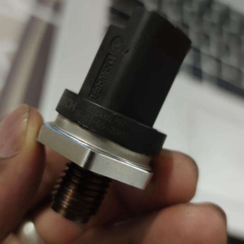 Fuel Rail Pressure Sensor Pressure Relief Valve Fuel Rail Sensor Transducer for 0281002797 02810065