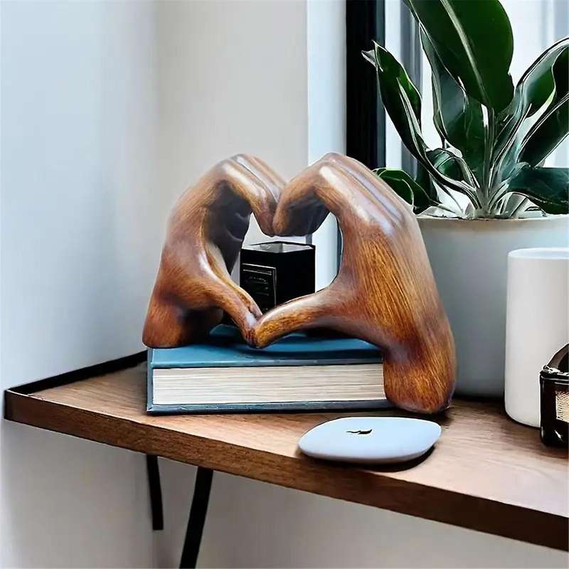 Heart Gesture Sculpture Hand Gesture Statue Resin Heart Sculpture Ornament Lovers Dinning Table Deco