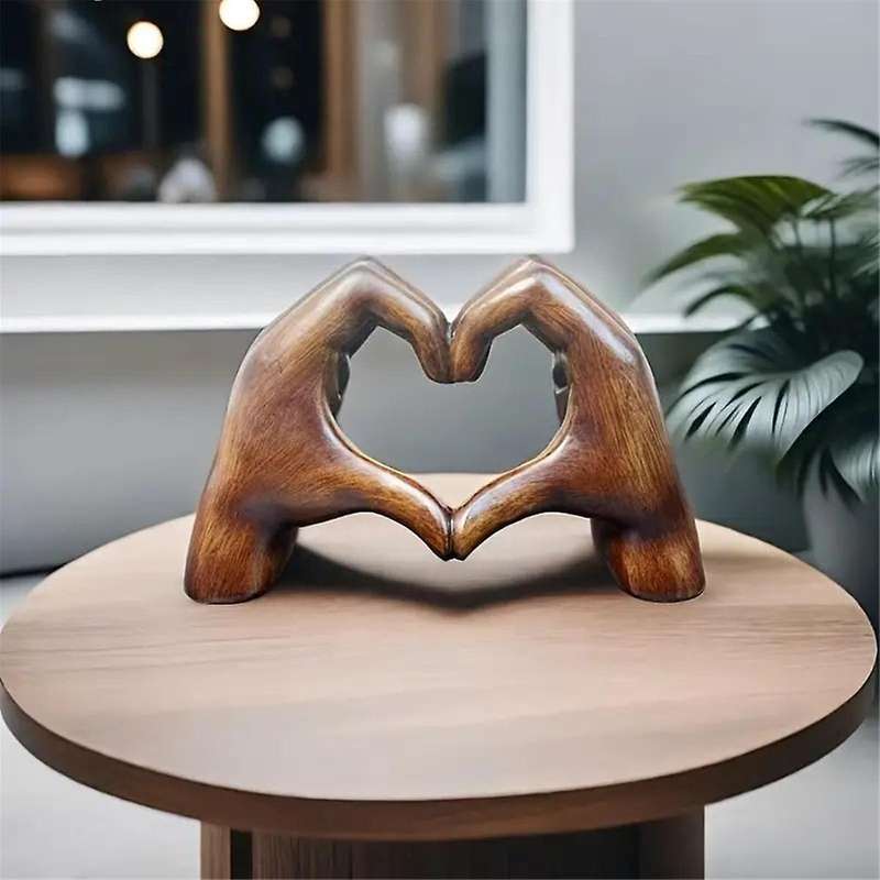 Heart Gesture Sculpture Hand Gesture Statue Resin Heart Sculpture Ornament Lovers Dinning Table Deco