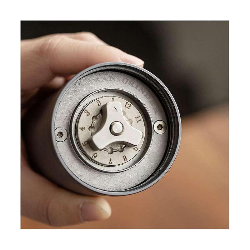 Manual Coffee Grinder Adjustable Coarseness Stainless Steel Core Burr Hand Coffee Bean Grinder for
