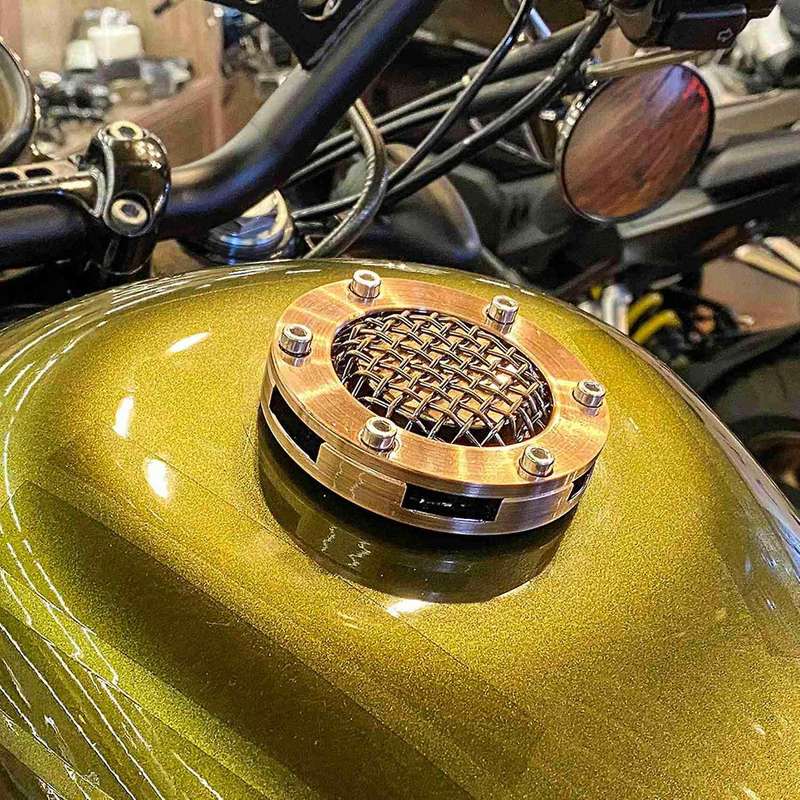 Motorcycle CNC Aluminum Oil Gas Fuel Tank Cap Mesh Fuel Gas Cover for XL 883 1200 Softail Breakout C