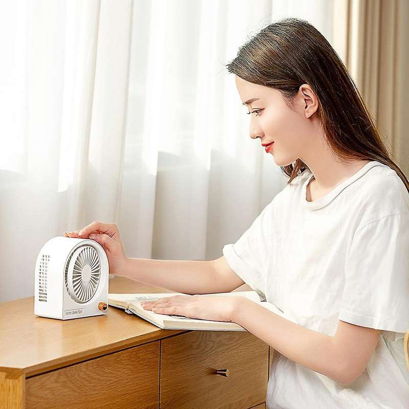 Portable Desk Fan USB Rechargeable Mini Fan with Strong Wind Quiet Operation Desktop Fan for Office