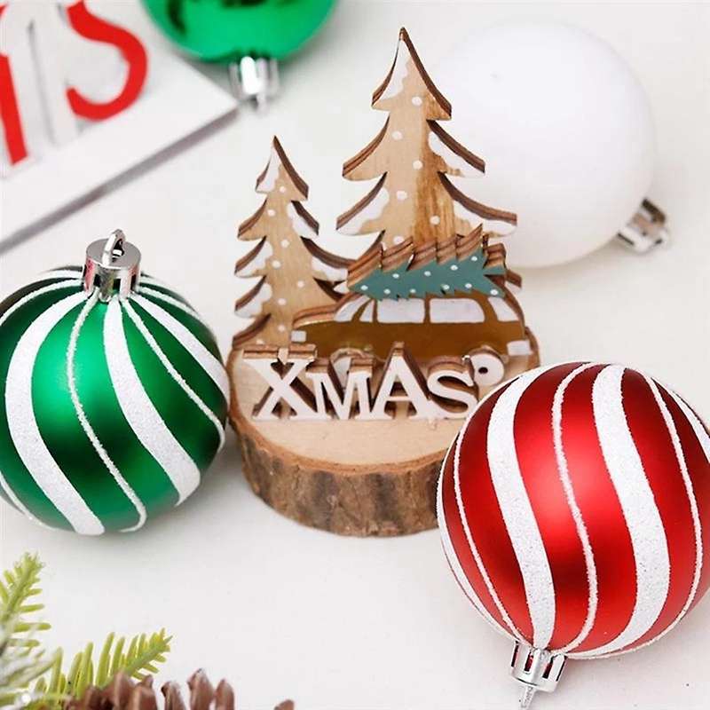 Christmas Tree Decoration Green and Red Painted Christmas Ball Set