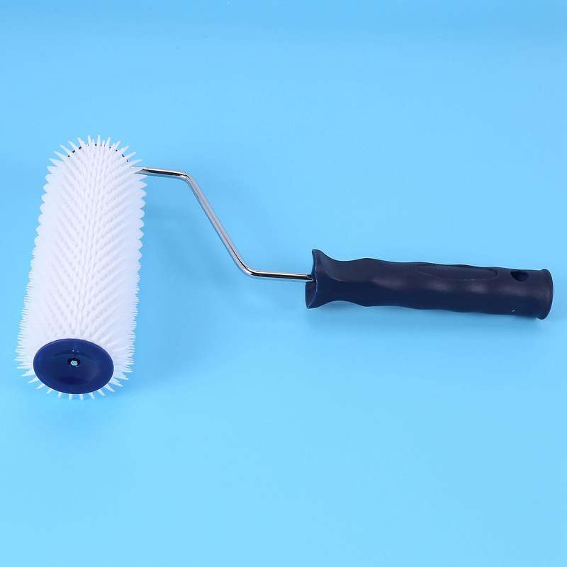 7 Inch Plastic Handle Spiked Roller