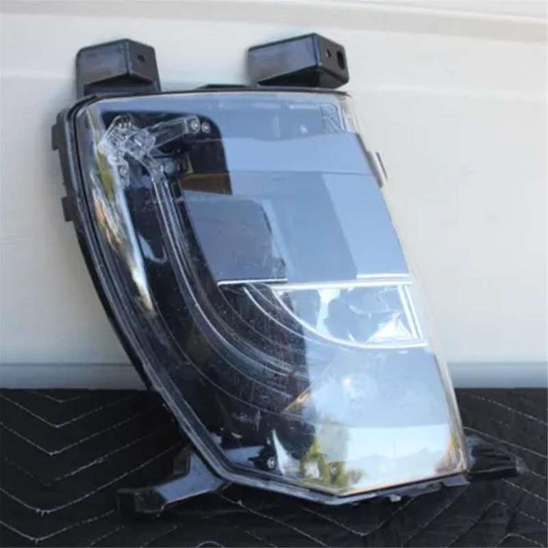 Automobile High Quality Asian and Eu Version Right Front Fog Lamp 6005916-00-e 600591600e for Model