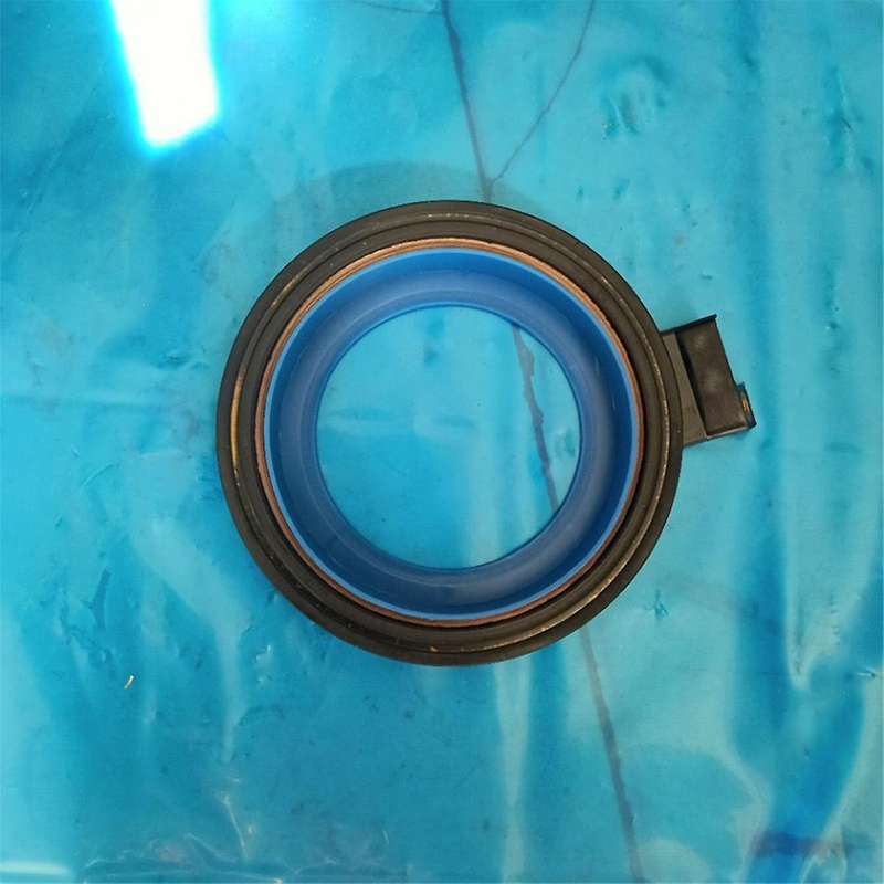 Automotive Engine Crankshaft Oil Seal for Excelle GT 55555805 Engine Parts