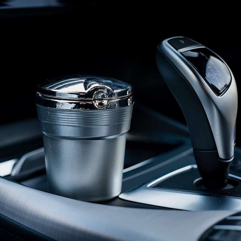 Car Ashtray with Lid - Portable Travel Car Ashtray Self-Extinguishing - Made of Fire Resistant Plast