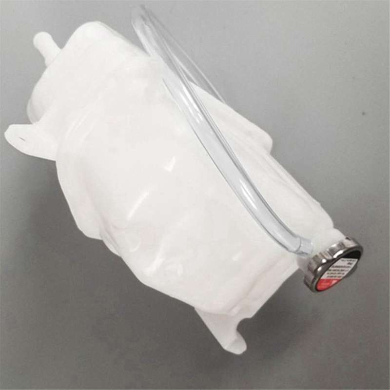 Car Engine Radiator Coolant Reservoir Expansion Tank Mb924891 for L 400 L400 Space Gear Coolant Wate